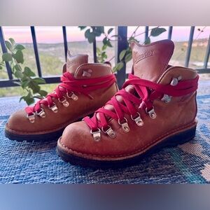 Danner Mountain Light Cascade 31521 Women’s 7.5 Made in USA Vibram